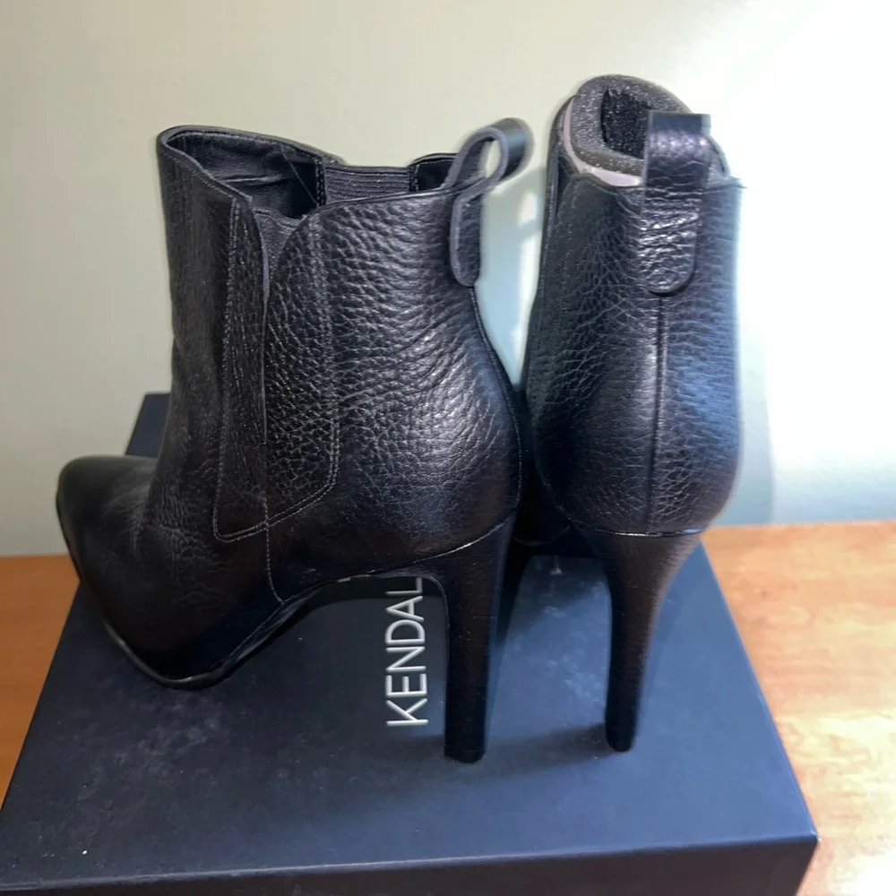 NWT Kendall + Kylie Shoes Womens Size 7.5 Black Pointed Toe Ankle Boots - Picture 5 of 9